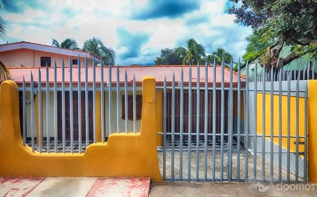 Se vende casa de dos pisos con piscina y vista al centro histórico de la ciudad de Granada - 1