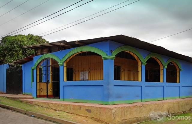 Se vende casa esquinera en Barrio Campo Aterrizaje con Vista al Mombacho - 1