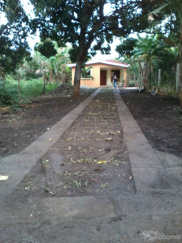VENDO CASA CON TERRENO NEGOCIABLE  EN CARRET. TICUANTEPE - 2