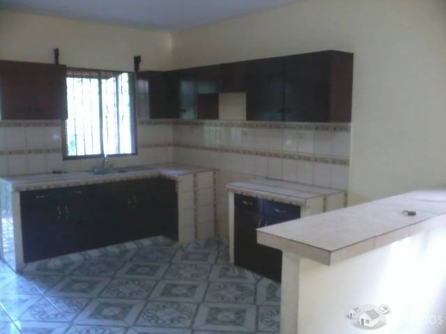 VENDO CASA CON TERRENO NEGOCIABLE  EN CARRET. TICUANTEPE - 4