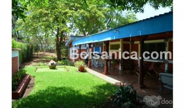 Venta de casa en Los Robles, Managua - 2