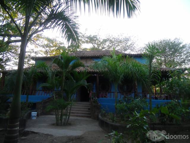 Casona con mucha vegetacion - 1