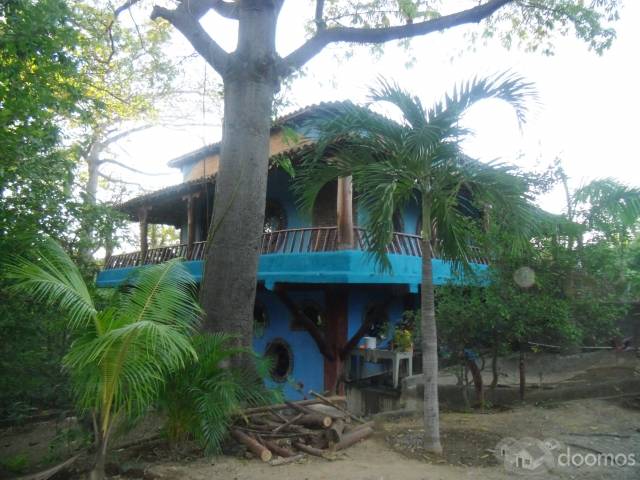 Casona con mucha vegetacion - 2