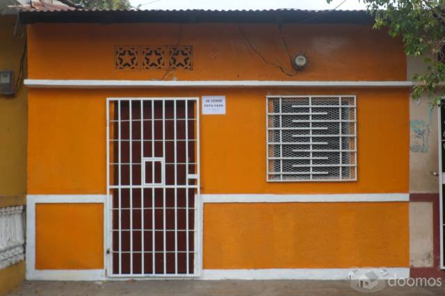 VENDO CASA PARA VIVIR y/o PARA NEGOCIO, CERCA DE DOS POPULOSOS MERCADOS DE LA CIUDAD DE LEÓN. - 1