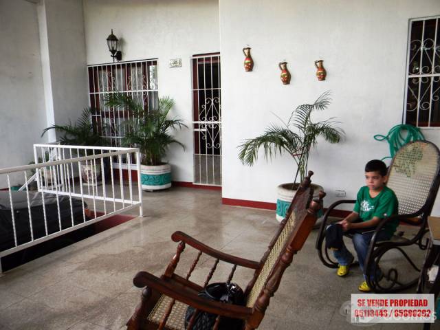 VENDO HERMOSA CASA EN RESIDENCIAL LOS ARCOS, EXCELENTE UBICACION. - 2