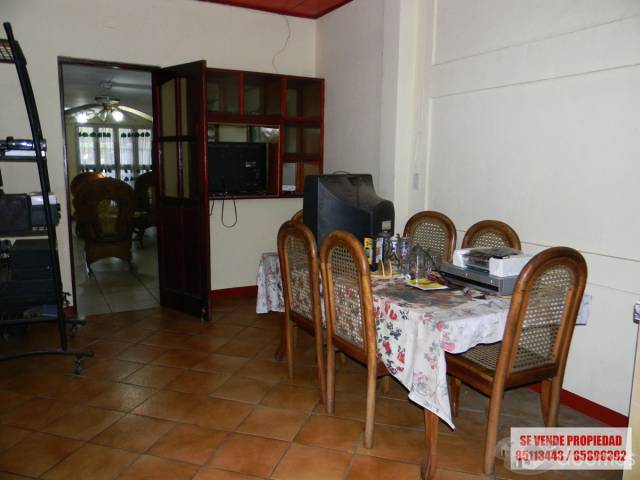 VENDO HERMOSA CASA EN RESIDENCIAL LOS ARCOS, EXCELENTE UBICACION. - 5